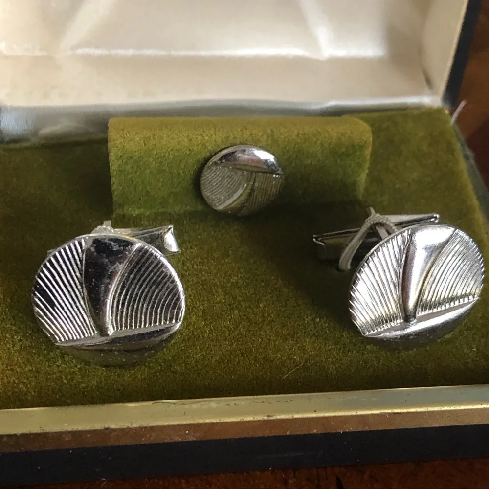 Men’s vintage textured design cuff link and tie pin boxed set